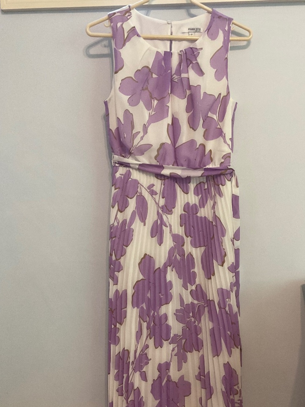 Purple floral design dress size 6P excellent condition